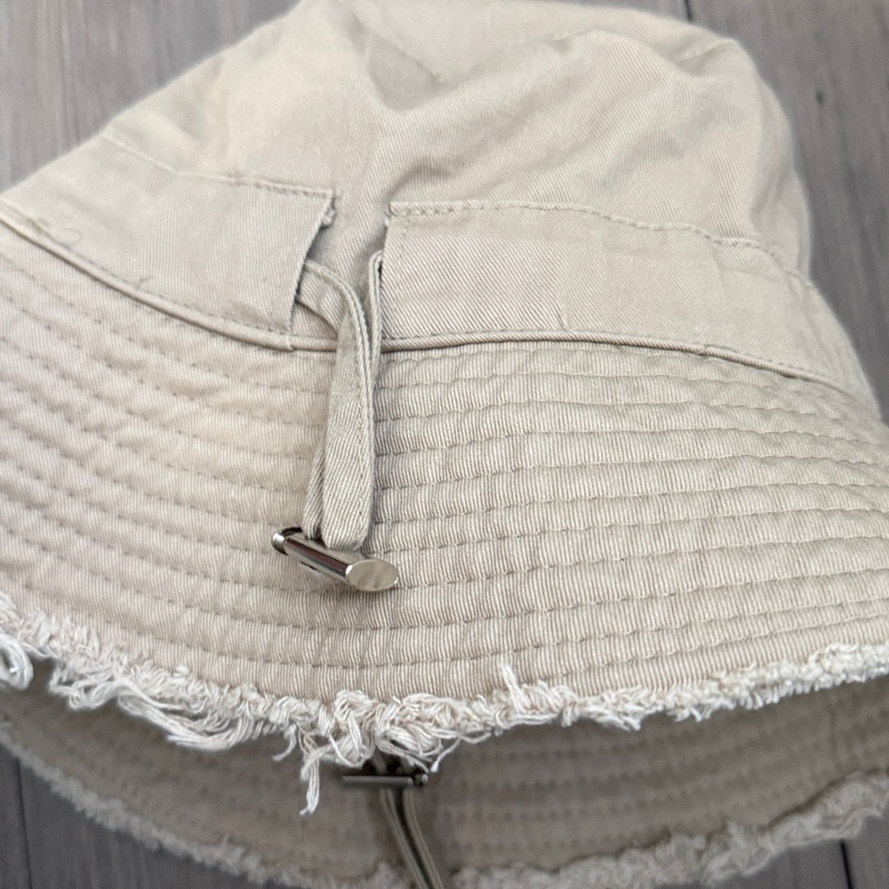 Jacquemus Beige Bucket Hat View 4